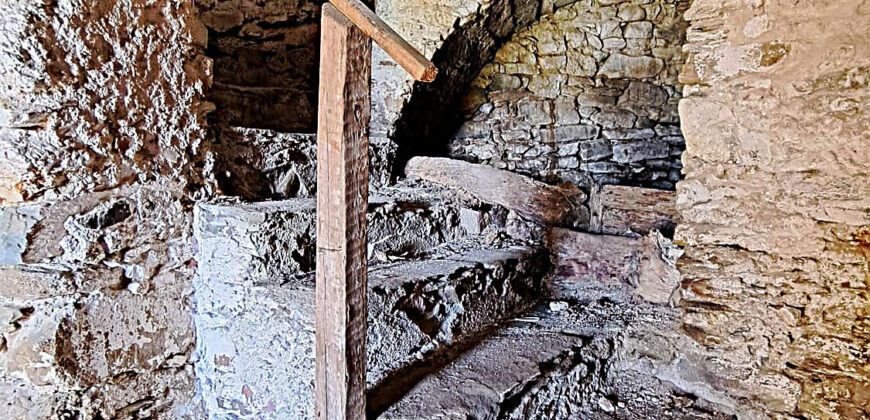 Rustico in Pietra da Ristrutturare nel Cuore di Cenesi