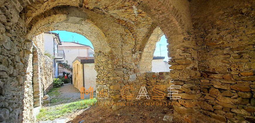 Rustico in Pietra da Ristrutturare nel Cuore di Cenesi