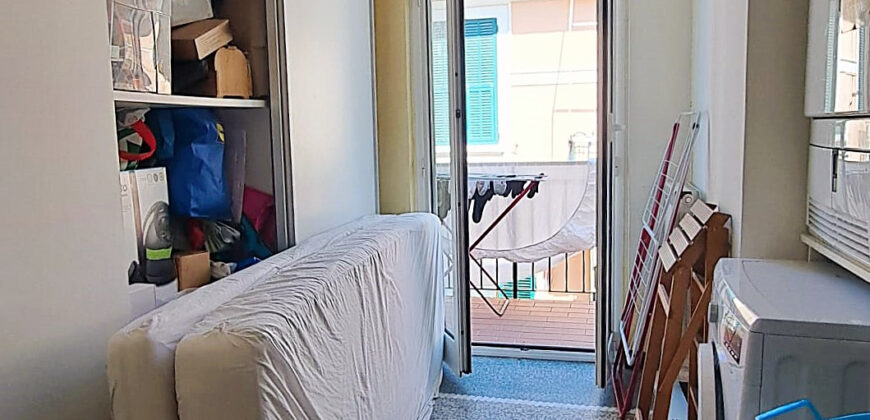 Albenga – Pentalocale Ultimo Piano a Pochi Passi dal Mare con 2 Posti Auto
