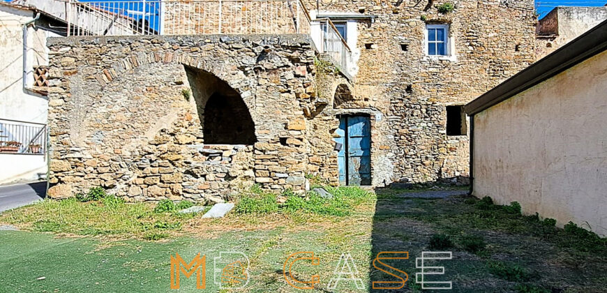 Rustico in Pietra da Ristrutturare nel Cuore di Cenesi