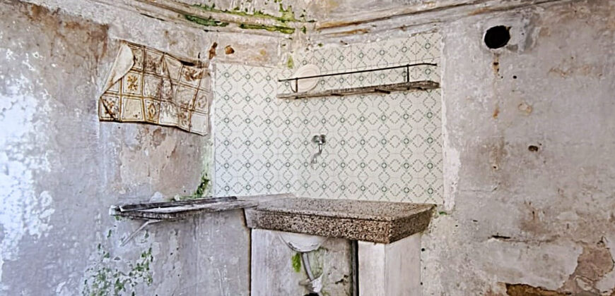Rustico in Pietra da Ristrutturare nel Cuore di Cenesi