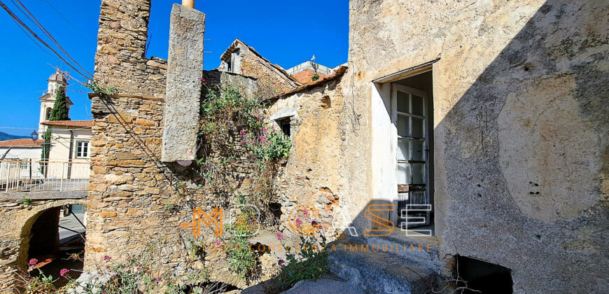 Rustico in Pietra da Ristrutturare nel Cuore di Cenesi