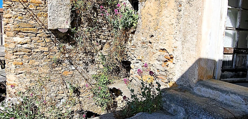 Rustico in Pietra da Ristrutturare nel Cuore di Cenesi
