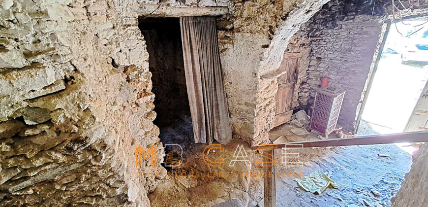 Rustico in Pietra da Ristrutturare nel Cuore di Cenesi