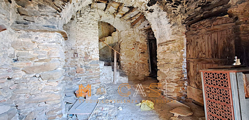Rustico in Pietra da Ristrutturare nel Cuore di Cenesi