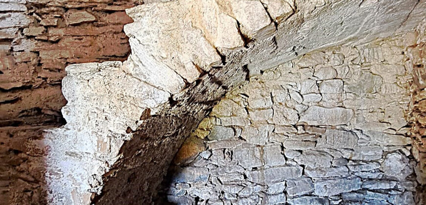 Rustico in Pietra da Ristrutturare nel Cuore di Cenesi