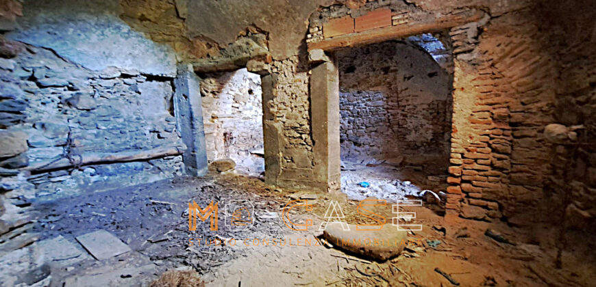 Rustico in Pietra da Ristrutturare nel Cuore di Cenesi