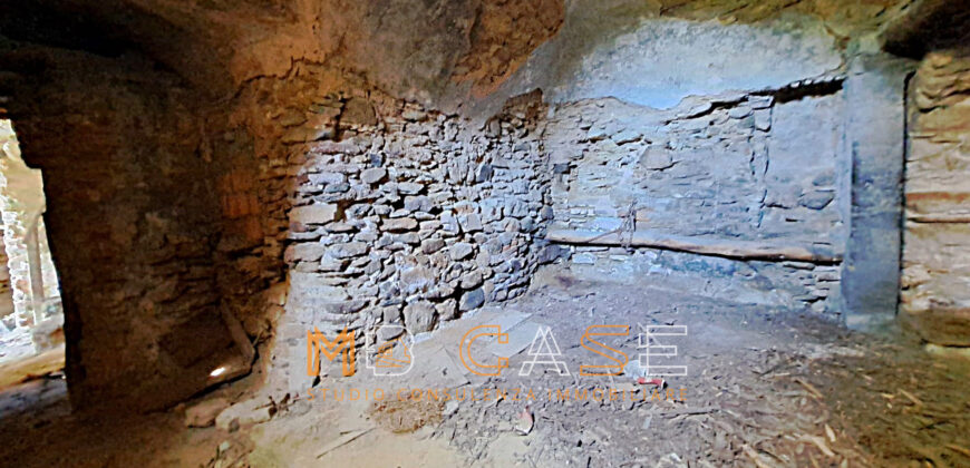 Rustico in Pietra da Ristrutturare nel Cuore di Cenesi
