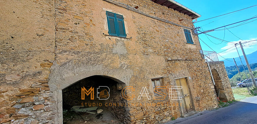 Rustico in Pietra da Ristrutturare nel Cuore di Cenesi