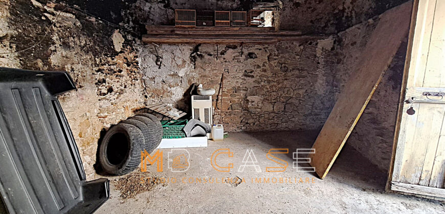 Rustico in Pietra da Ristrutturare nel Cuore di Cenesi