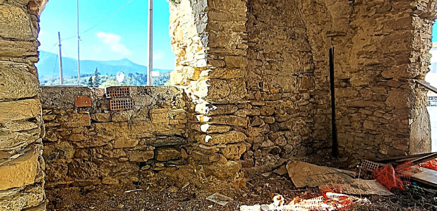 Rustico in Pietra da Ristrutturare nel Cuore di Cenesi