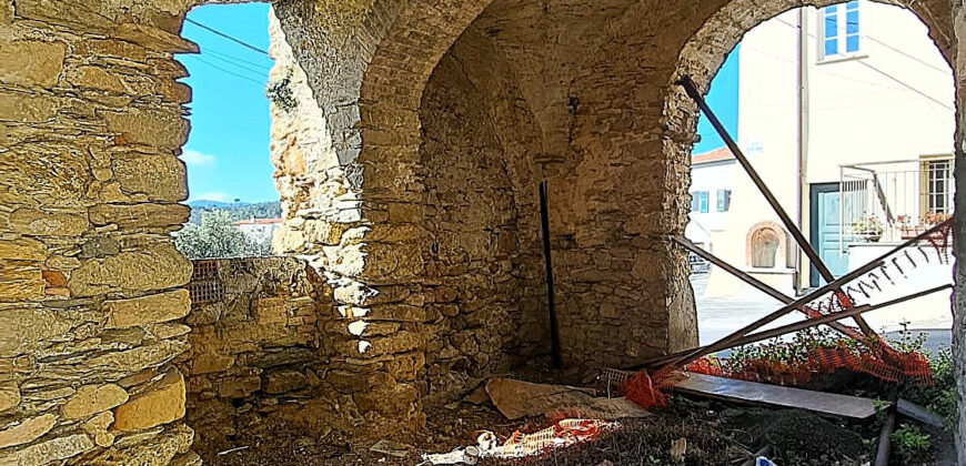 Rustico in Pietra da Ristrutturare nel Cuore di Cenesi