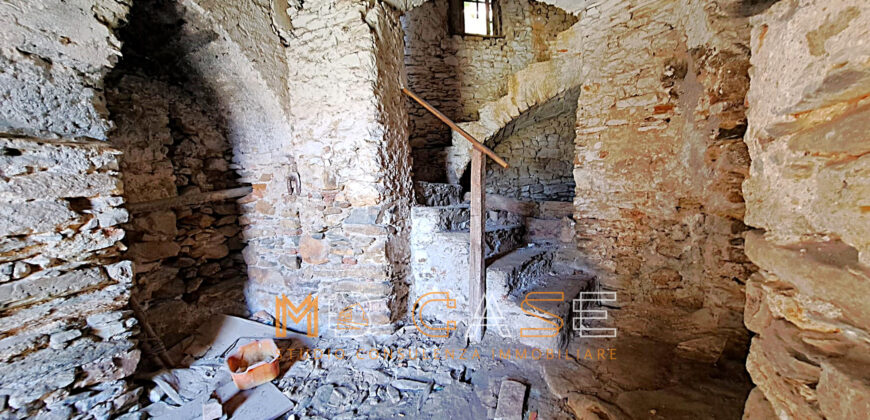 Rustico in Pietra da Ristrutturare nel Cuore di Cenesi
